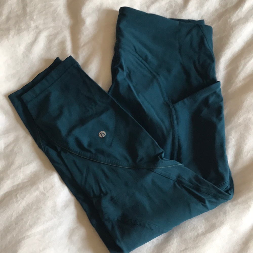 Like new blue lululemon cropped tight